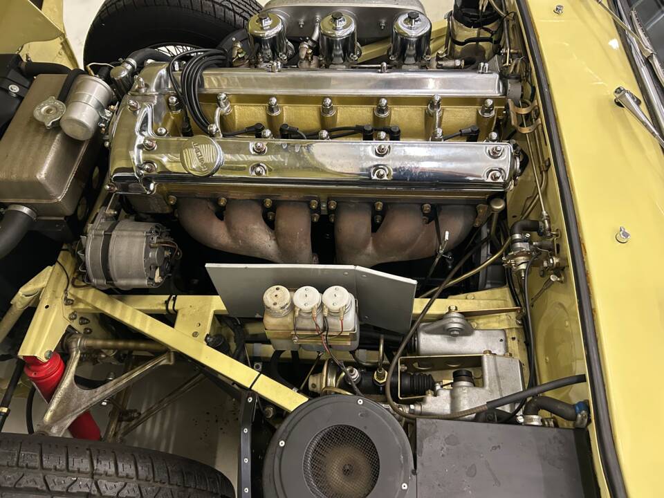 Image 26/28 de Jaguar Type E 4.2 (1965)