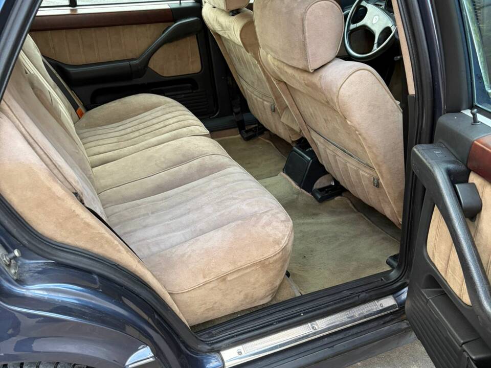 Image 10/20 of Lancia Thema Station Wagon 16V (1992)