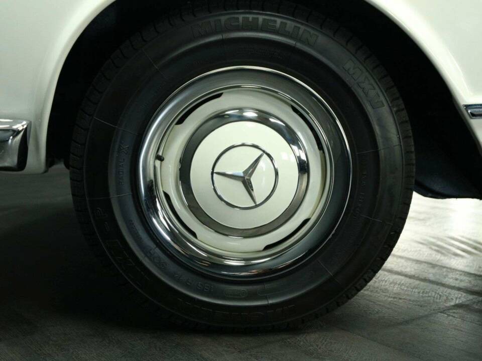 Image 47/50 of Mercedes-Benz 230 SL (1965)