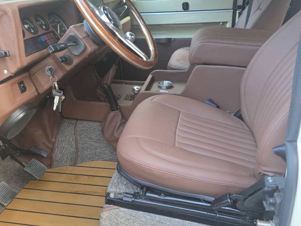 Bild 36/57 von Land Rover 110 (1989)