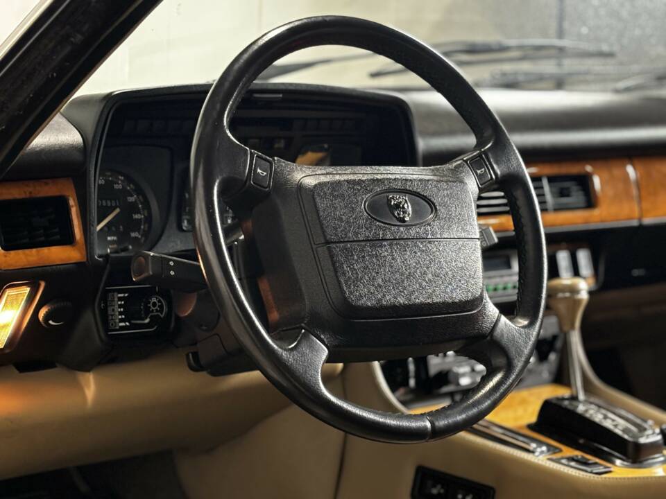 Image 6/14 of Jaguar XJS 5.3 V12 (1990)