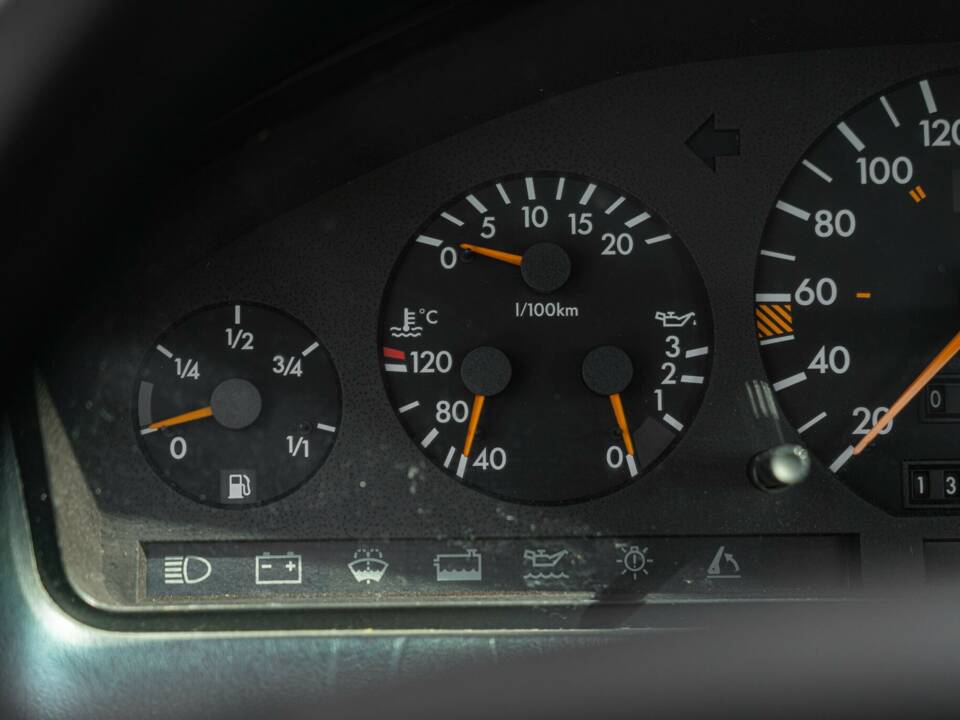 Image 44/50 of Mercedes-Benz 300 SL (1990)