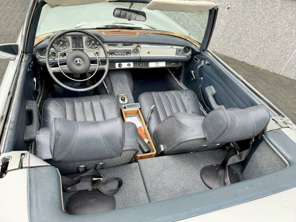 Image 16/36 of Mercedes-Benz 280 SL (1969)