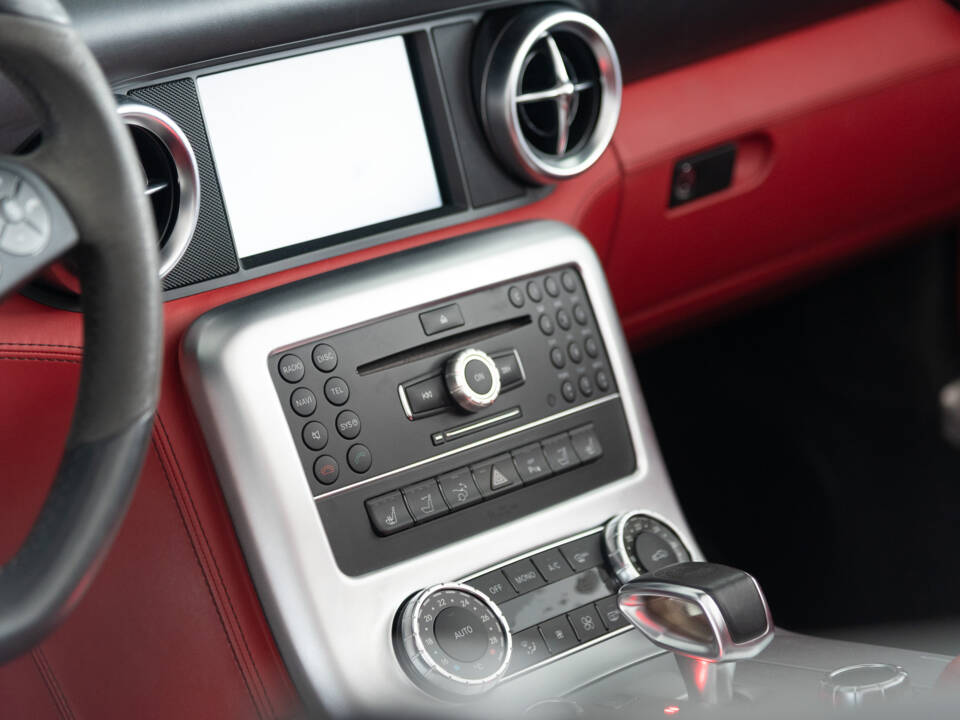 Image 33/48 of Mercedes-Benz SLS AMG Roadster (2012)