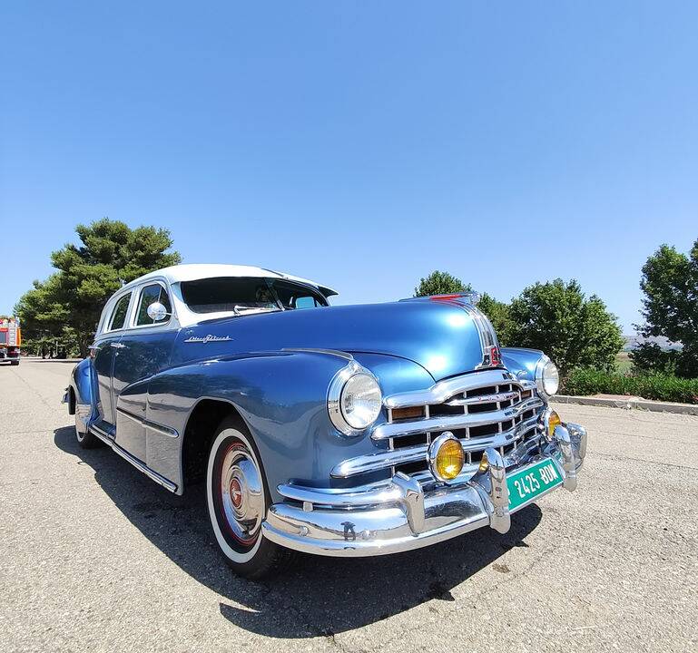 Image 5/8 of Pontiac Torpedo Silver Streak (1948)