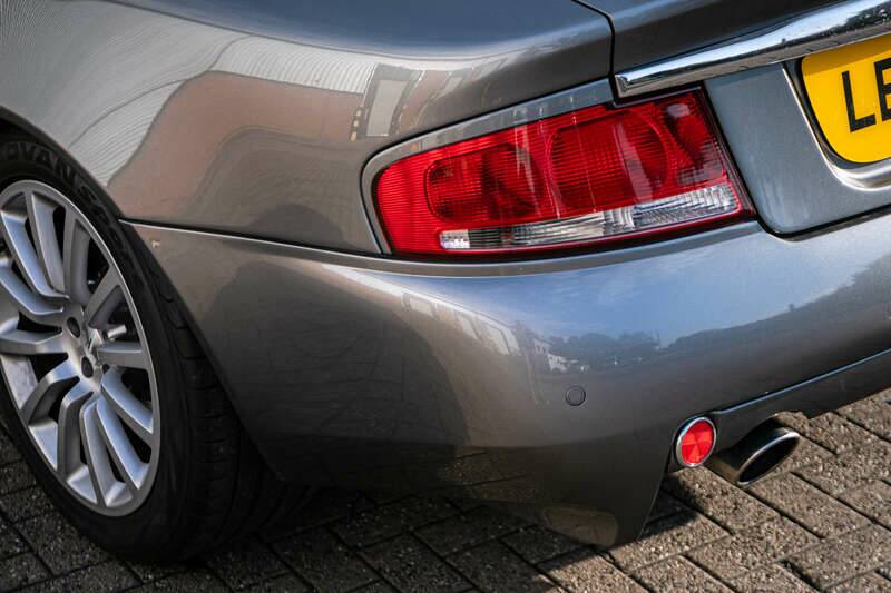 Image 33/39 of Aston Martin V12 Vanquish (2003)