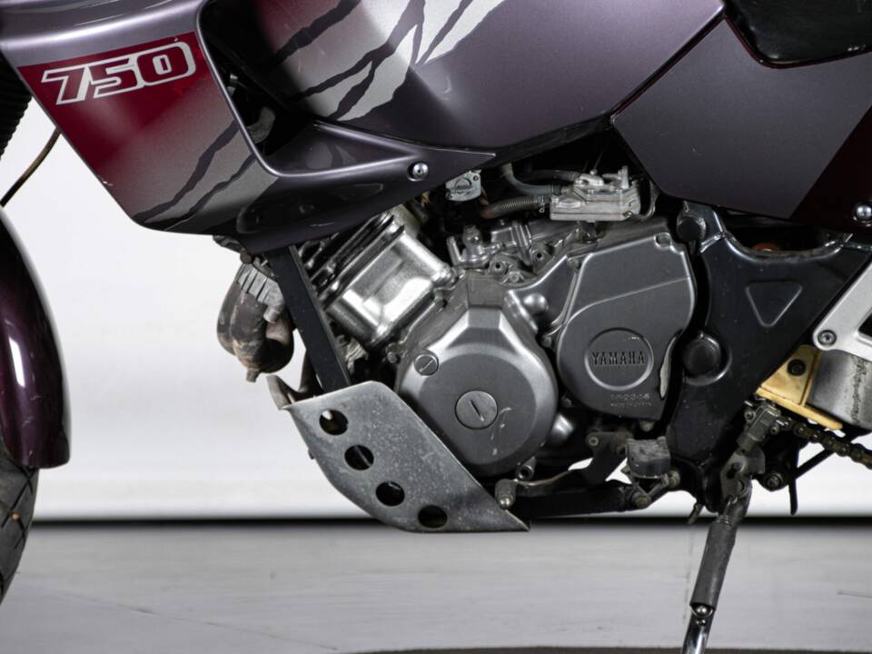 Image 21/50 of Yamaha XTZ 750 SuperTéneré (1990)