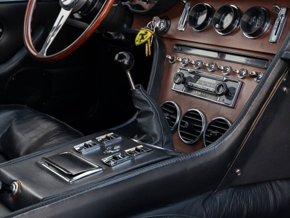 Image 45/69 of Ferrari 365 GT 2+2 (1969)