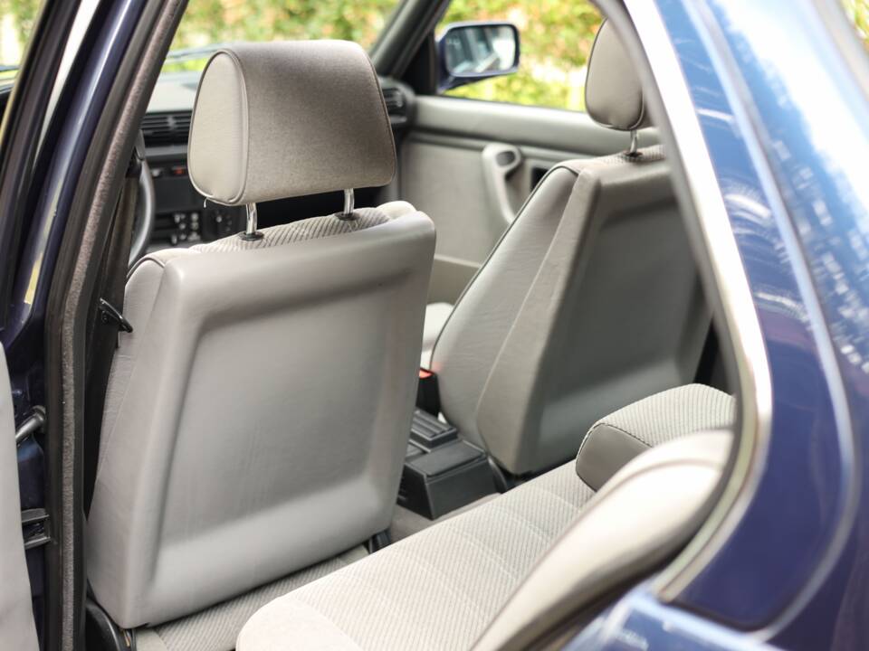 Image 23/82 of BMW 325ix (1989)