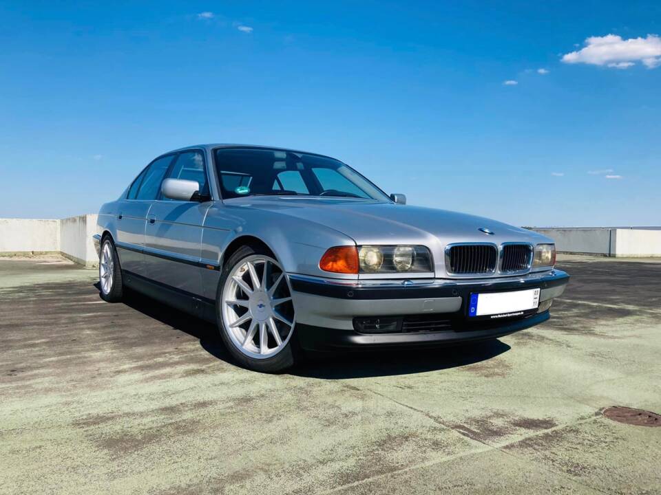 Bild 1/11 von BMW 750i (1997)