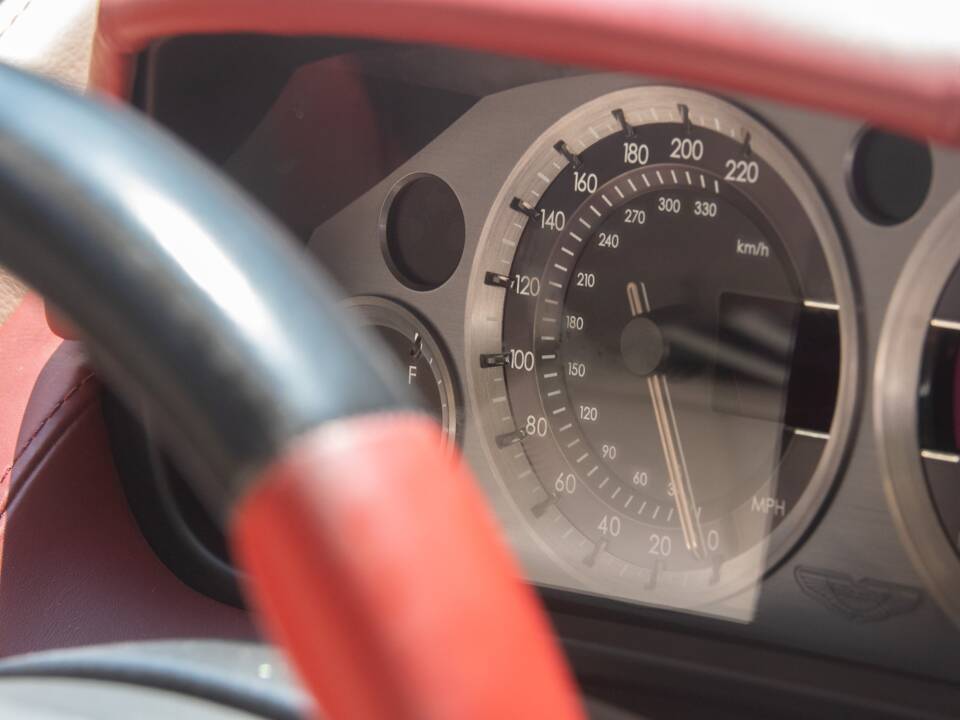 Image 48/50 of Aston Martin DB 9 Volante (2006)