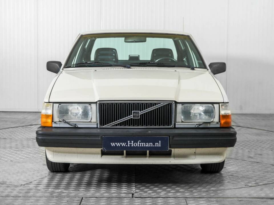 Image 14/50 of Volvo 740 GL (1987)