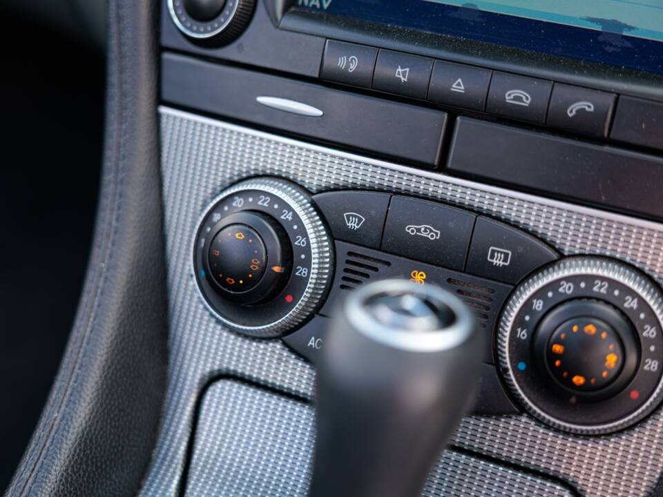 Image 29/50 of Mercedes-Benz SL 350 (2004)