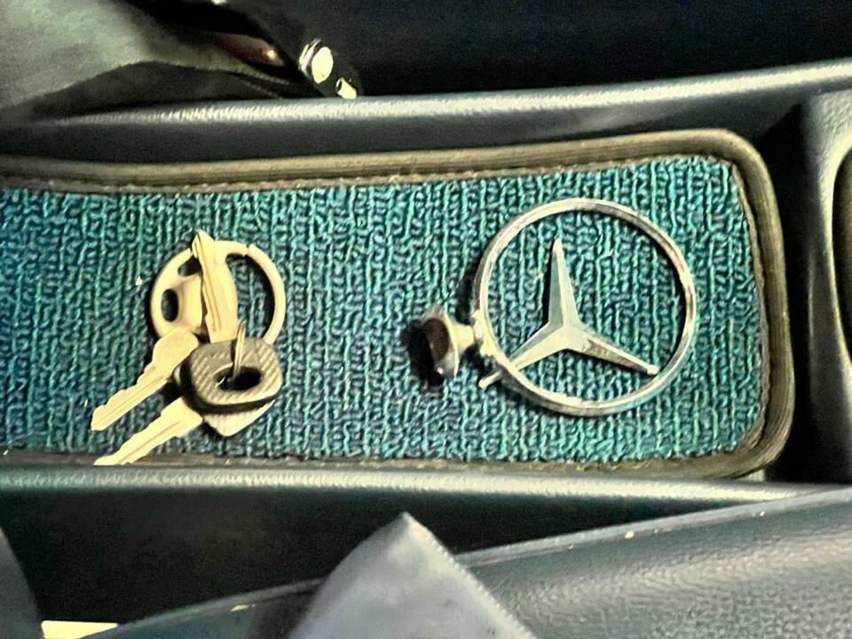 Image 46/46 of Mercedes-Benz 220 D (1972)