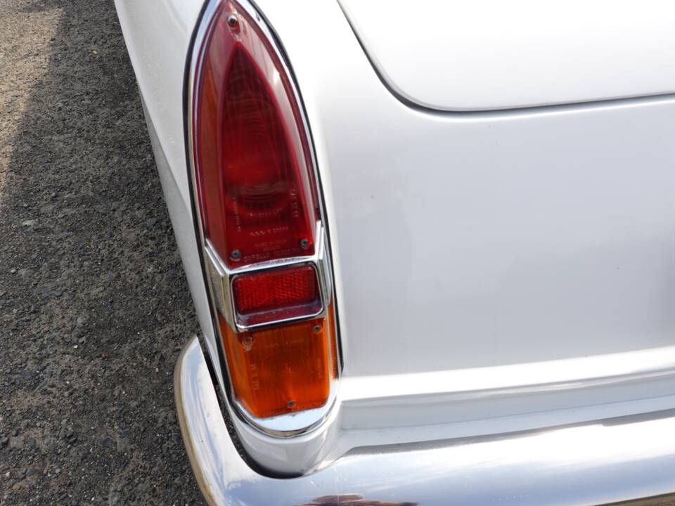 Image 18/36 de Peugeot 404 Coupé (1967)