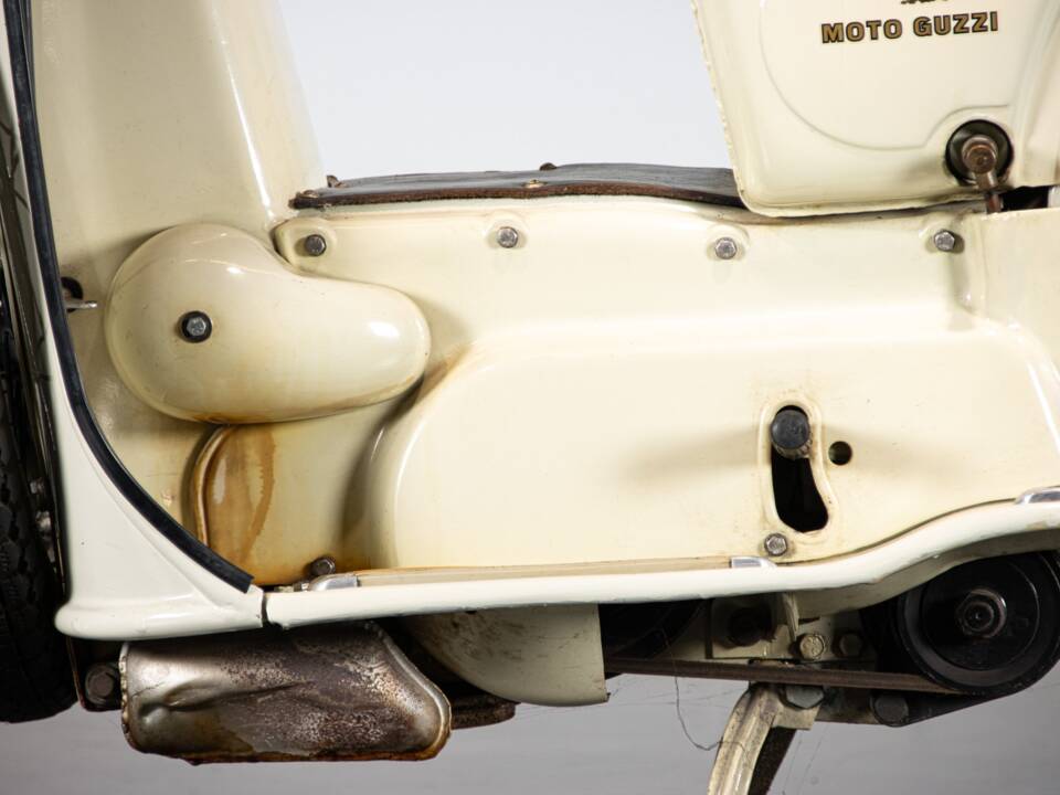 Image 27/50 of Moto Guzzi Galletto (1962)