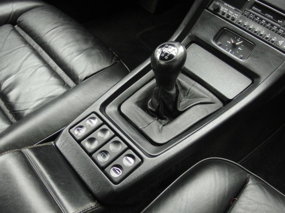 Bild 51/99 von Porsche 928 GTS (1992)