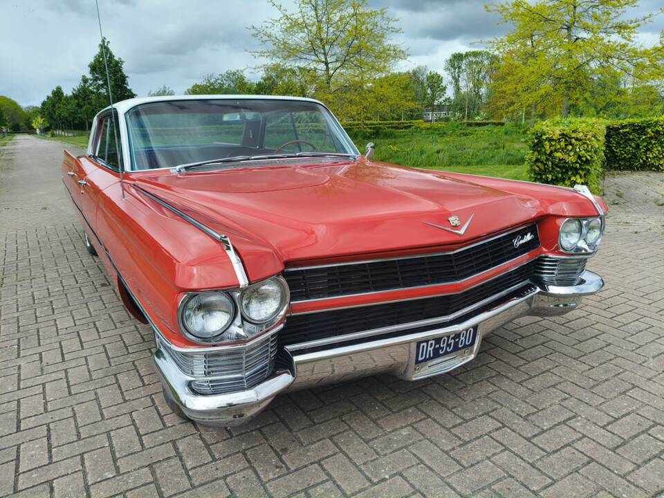 Image 4/8 of Cadillac Sedan DeVille (1965)