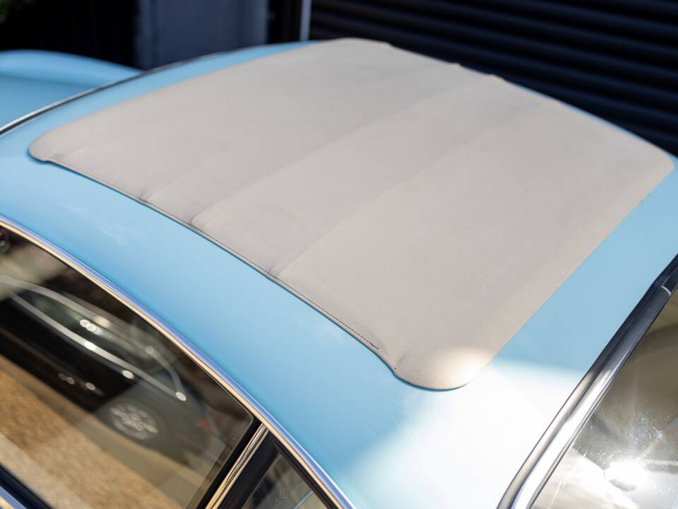 Image 41/50 of Volvo 1800 S (1964)