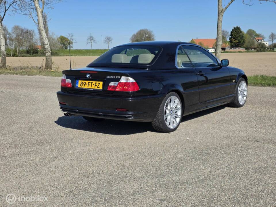 Image 20/38 of BMW 323Ci (2000)