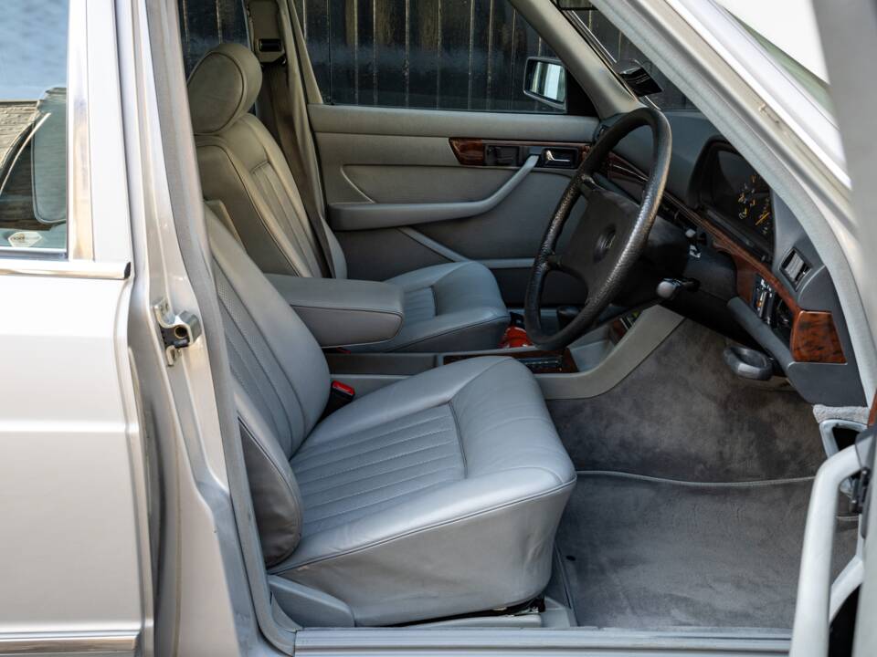 Bild 23/50 von Mercedes-Benz 500 SEL (1984)