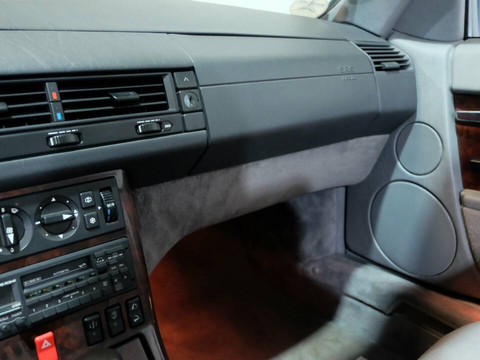 Image 12/34 of Mercedes-Benz 500 SL (1991)