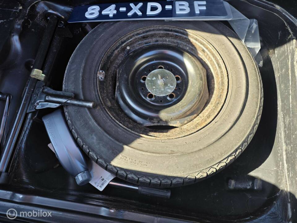 Imagen 38/50 de Mercedes-Benz 200 D (1982)