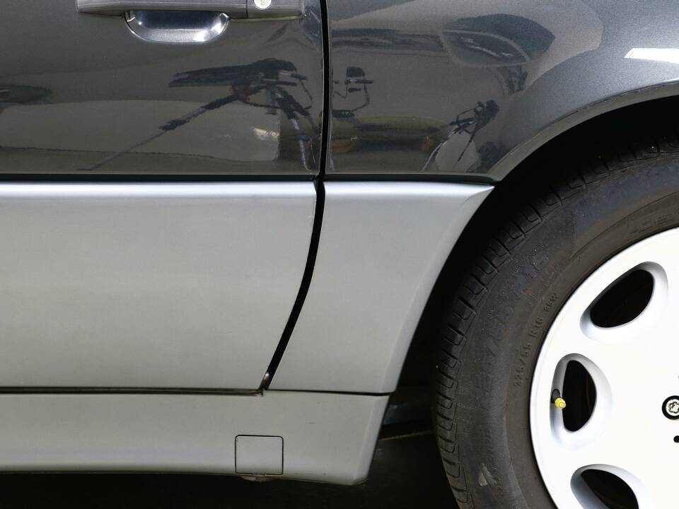 Image 19/36 of Mercedes-Benz 300 SL-24 (1993)