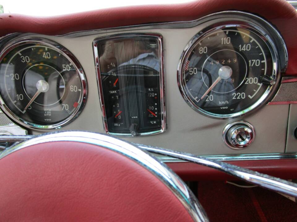 Image 21/27 of Mercedes-Benz 230 SL (1964)