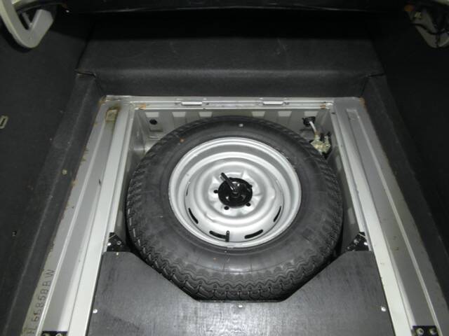 Image 41/60 of Jaguar XJ 6 4.2 (1972)