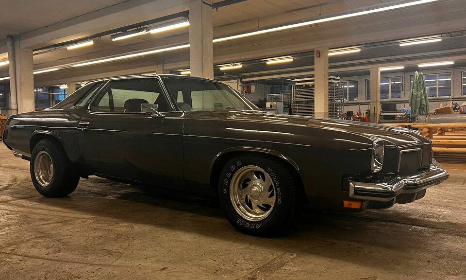 Image 8/8 of Oldsmobile Cutlass Supreme (1973)