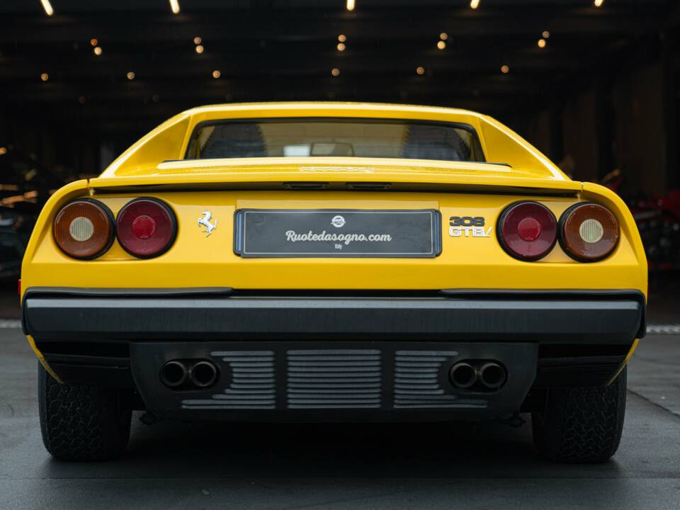 Image 10/50 de Ferrari 308 GTBi (1981)