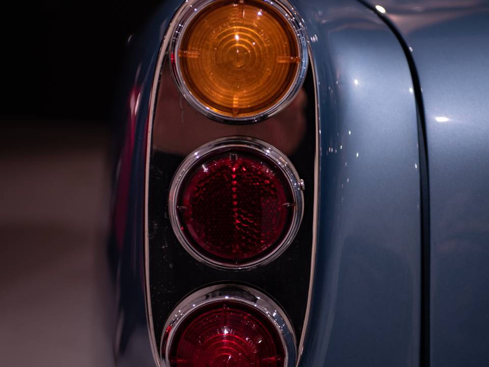 Image 11/13 of Aston Martin DB 4 (1961)