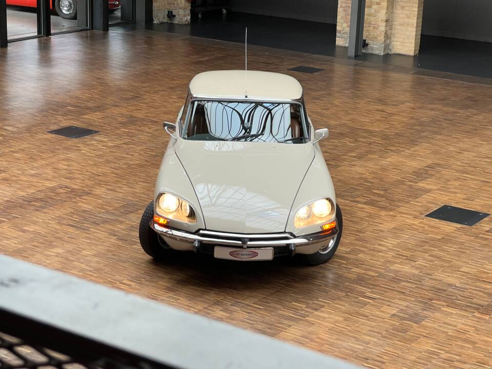 Image 4/25 of Citroën DS 20 Pallas (1972)