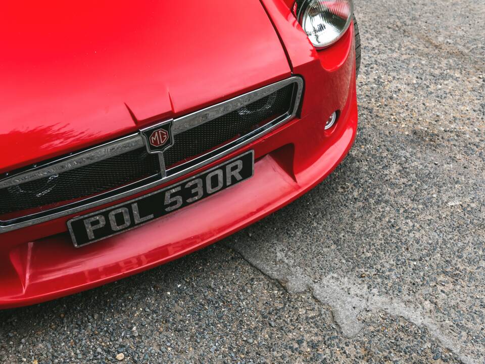 Image 34/50 of MG MGB GT V8 (1977)