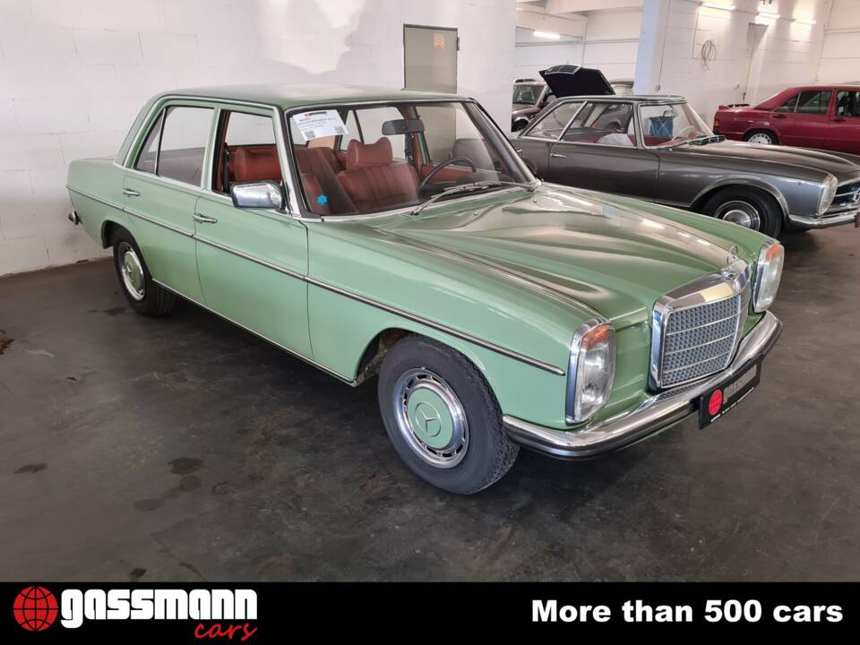 Image 2/15 de Mercedes-Benz 240 D (1974)