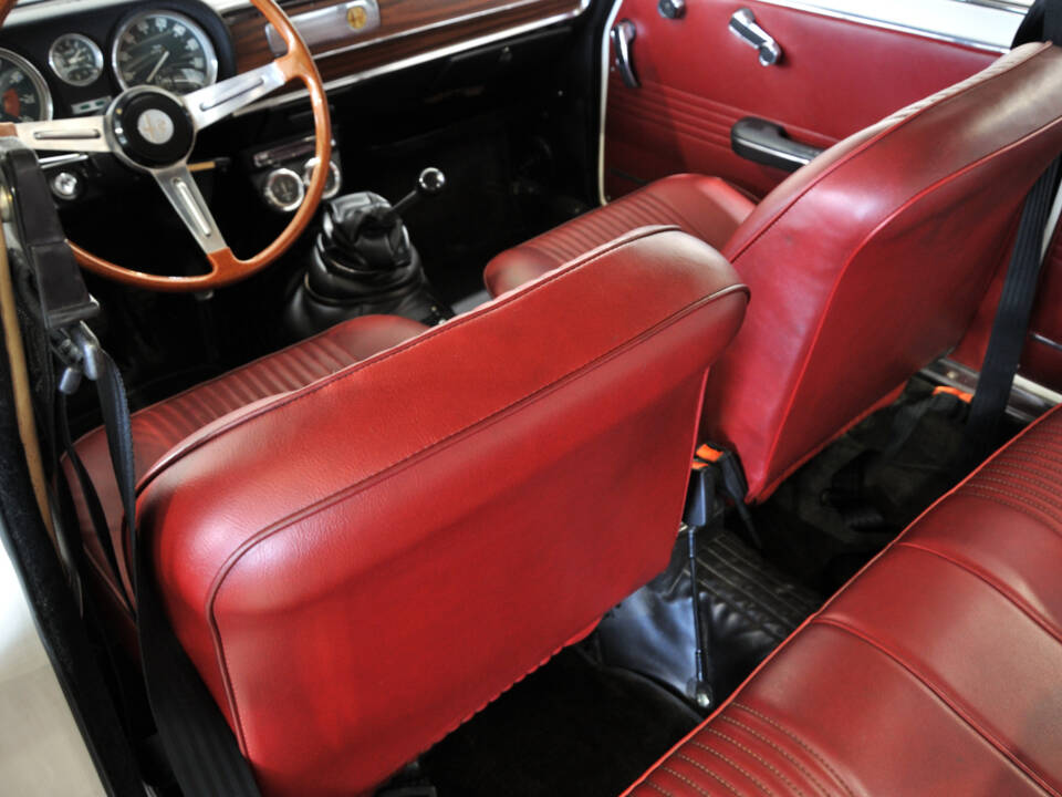 Image 23/63 of Alfa Romeo Giulia 1600 Super Biscione (1969)