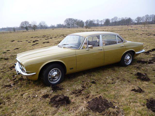 Image 5/13 of Jaguar XJ 6 L 4.2 (1977)