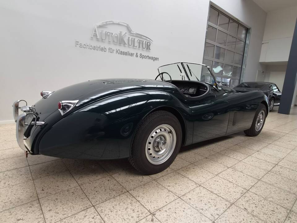 Image 6/20 of Jaguar XK 120 OTS (1952)