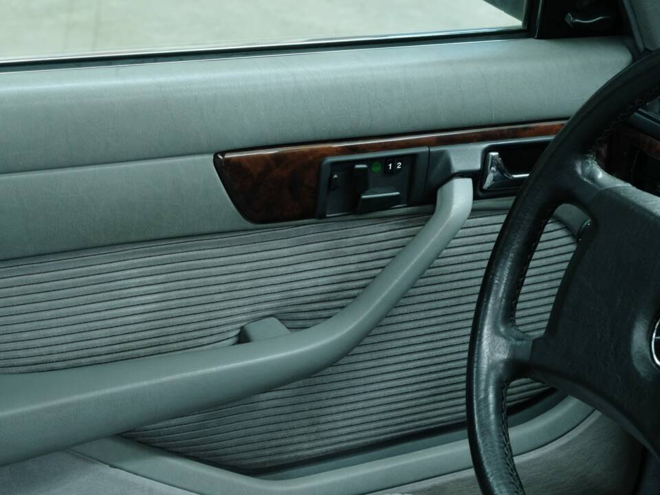 Bild 21/50 von Mercedes-Benz 500 SE (1990)