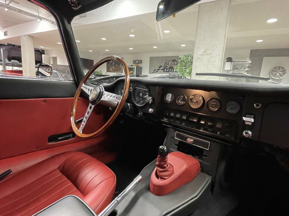Afbeelding 23/34 van Jaguar E-Type (1968)
