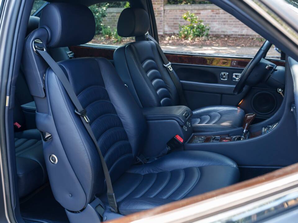 Image 25/30 of Bentley Continental R Mulliner (2003)