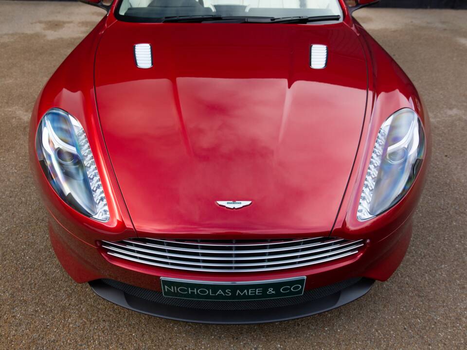 Afbeelding 15/81 van Aston Martin DB 9 Volante (2015)