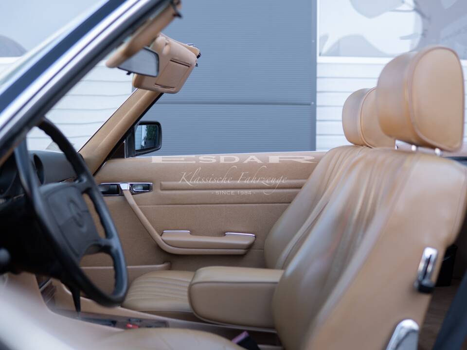 Image 28/37 of Mercedes-Benz 560 SL (1989)