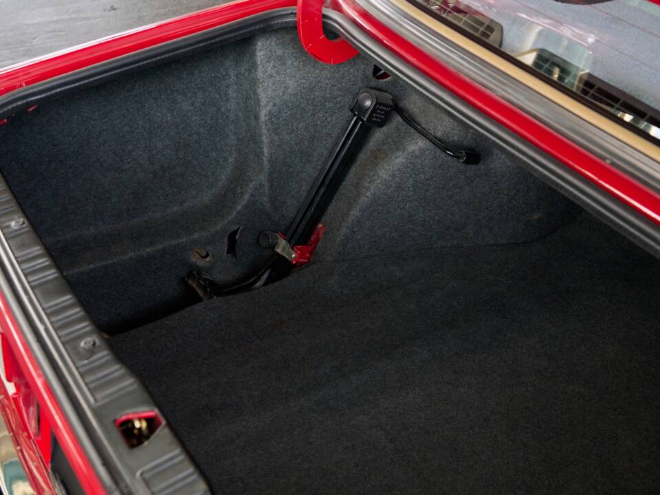 Bild 48/50 von BMW 325i (1986)