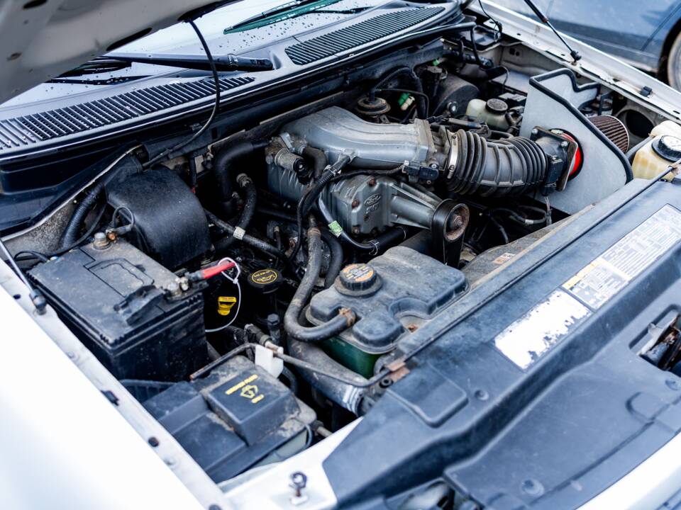 Image 46/50 of Ford F-150 SVT Lightning (2002)