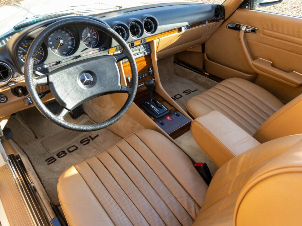 Bild 30/50 von Mercedes-Benz 380 SL (1982)