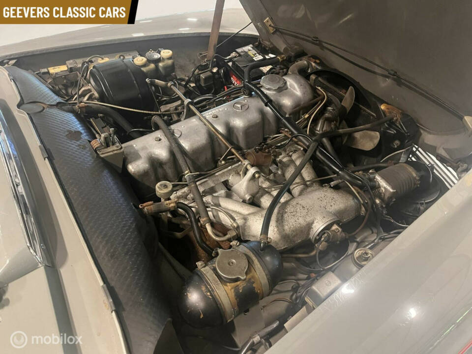Immagine 14/33 di Mercedes-Benz 280 SL (1968)