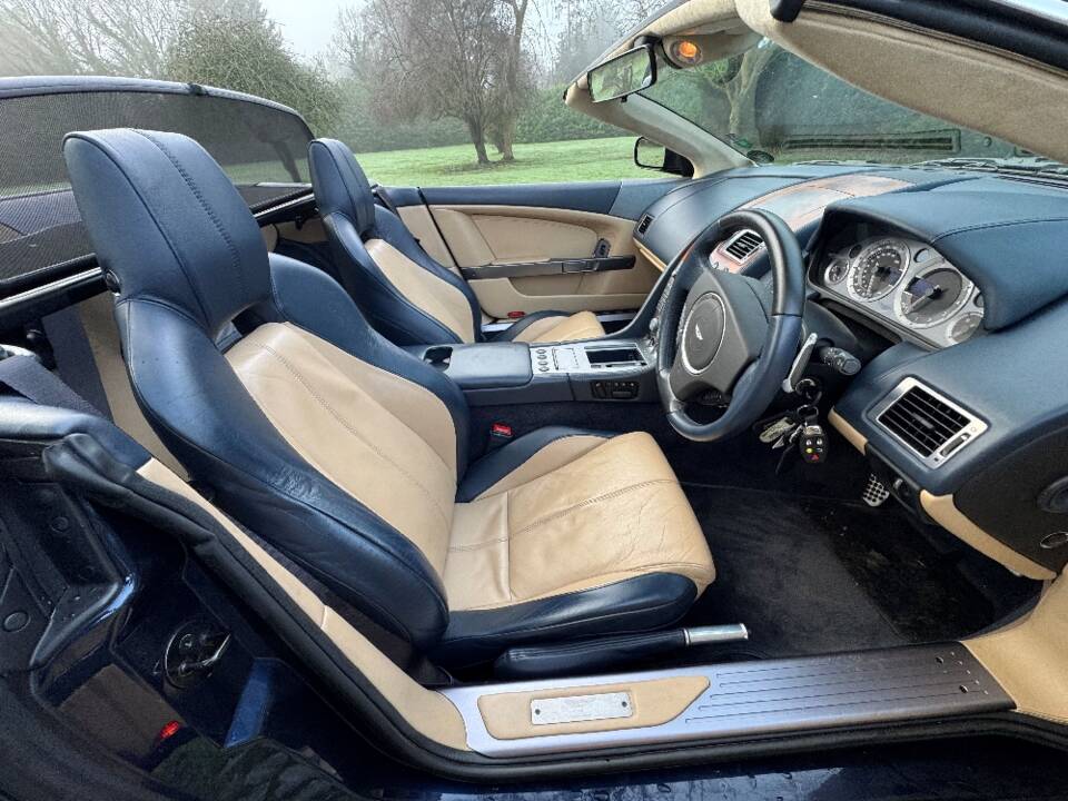 Image 37/48 of Aston Martin DB 9 Volante (2007)