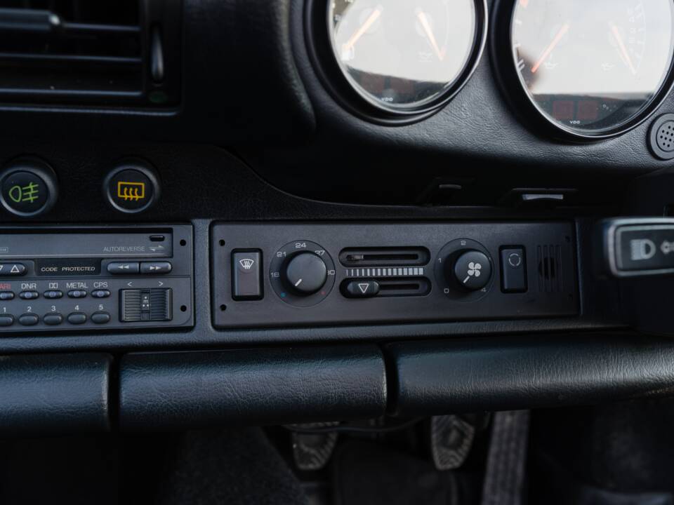 Bild 41/56 von Porsche 911 Carrera 4 (1990)